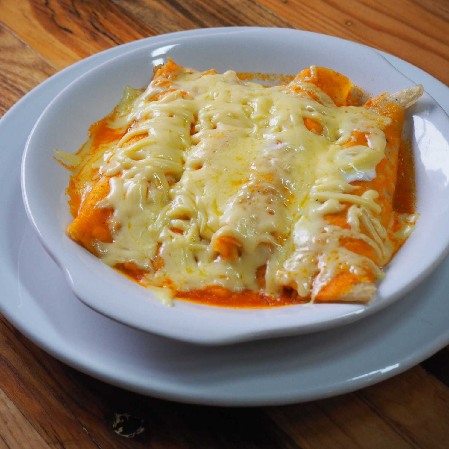 ENCHILADAS SUIZAS + LITRO DE AGUA