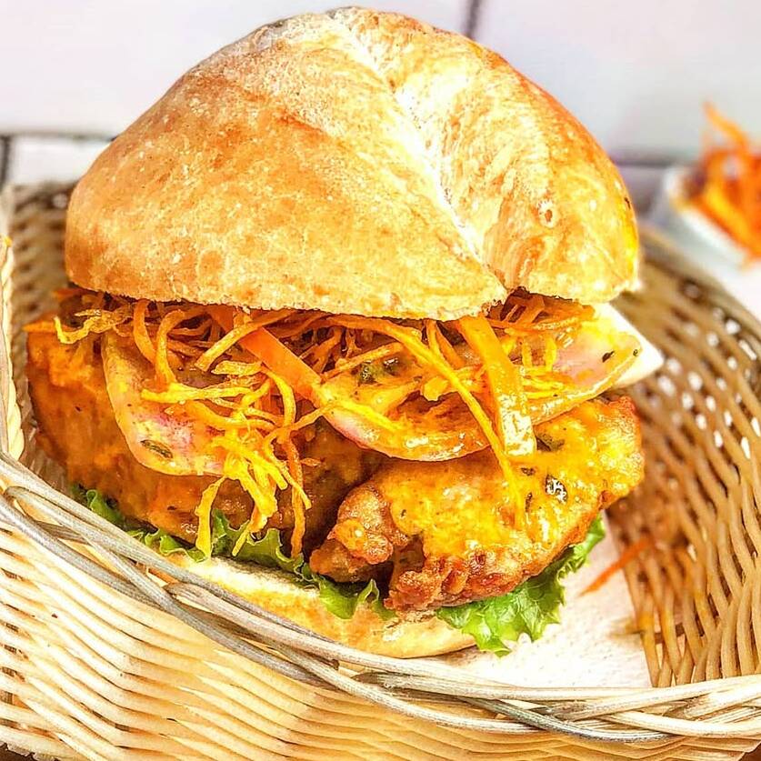 Sánguche con Escabeche