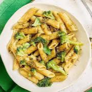 Penne integral com o nosso molho pesto e brocolis em pedaços. *Imagem meramente ilustrativa*