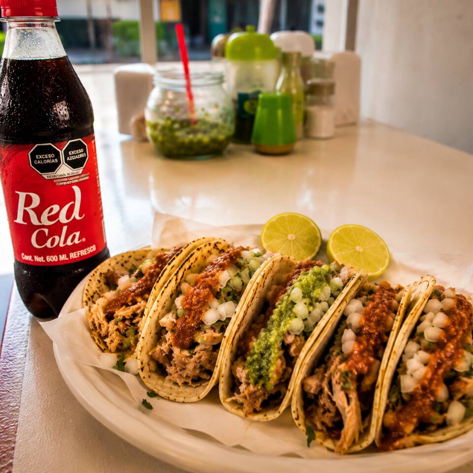 5 Tacos de Barbacoa de Puerco + Red Cola 600ml