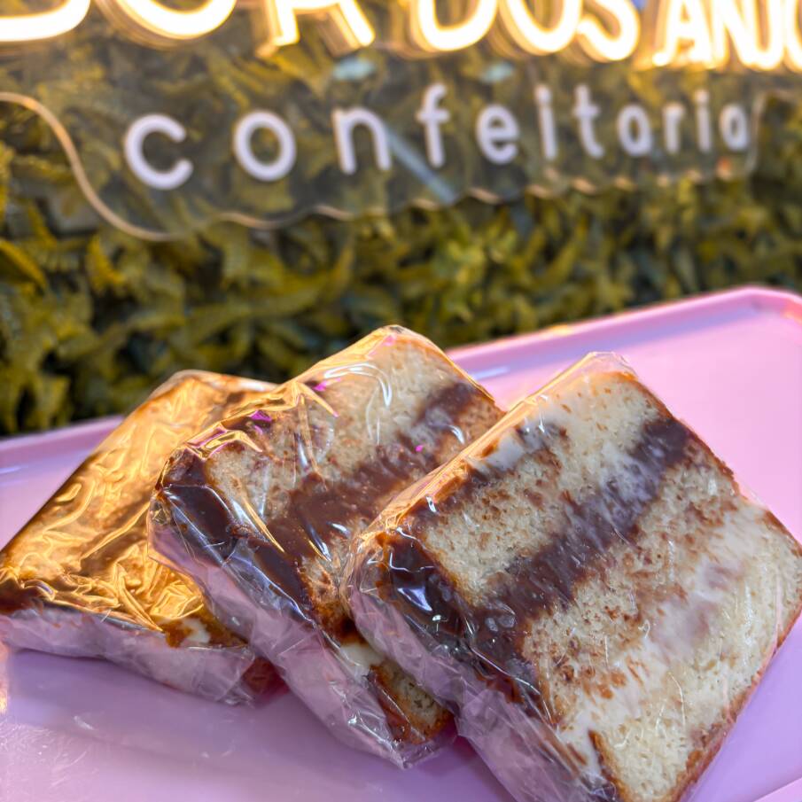 MASSA BAUNILHA MOLHADINHA, RECHEIO DE NINHO E CHOCOLATE