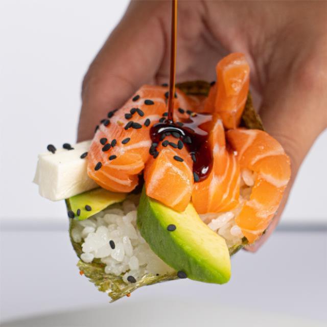TEMAKI SAKE (SALMÓN)