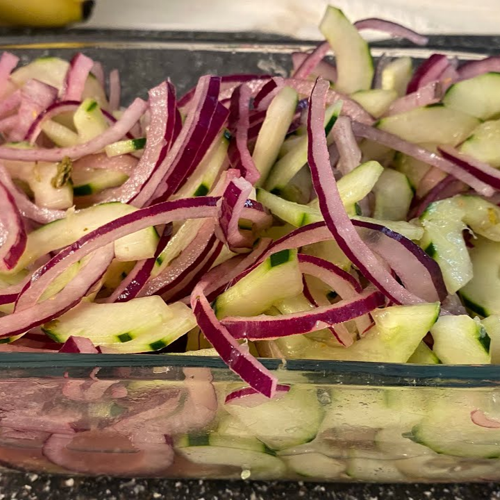 Pepino con cebolla