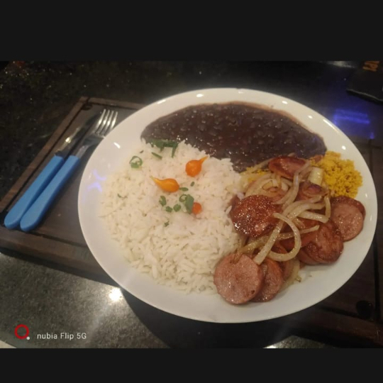 Acompanha farofa especial.