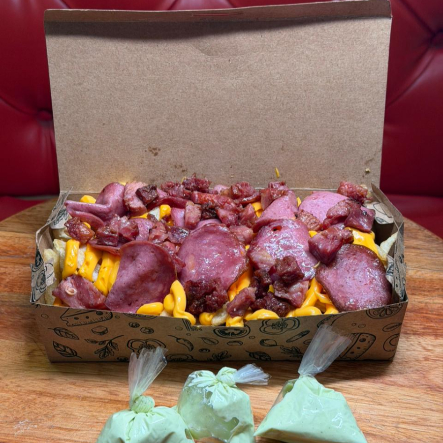 batata,cheddar,bacon,calabresa (molho verde em sache)