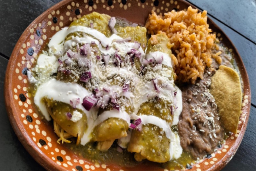 ENCHILADAS VERDES O ROJAS