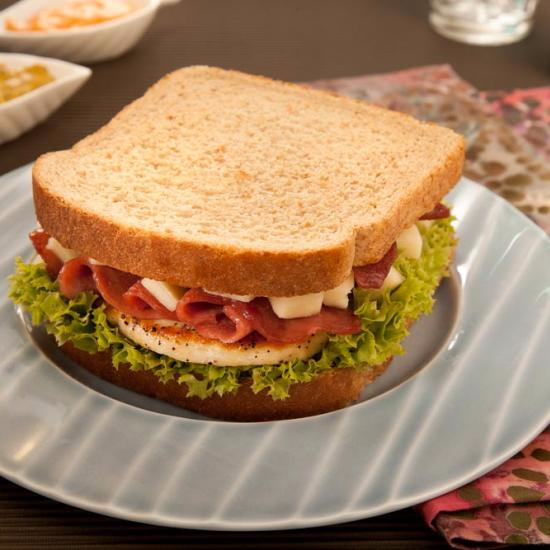 Sandwich De Carnes Frías