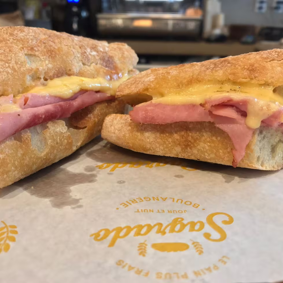 Sanduíche de Misto Quente, podendo ser nos pães francês, croissant, 100% Integral, Baguete Francesa ou Multigrãos