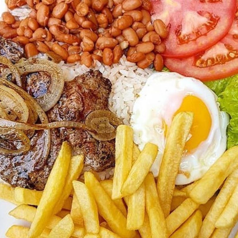 Frango à milanesa,salada de alface/tomate/cebola/legumes.