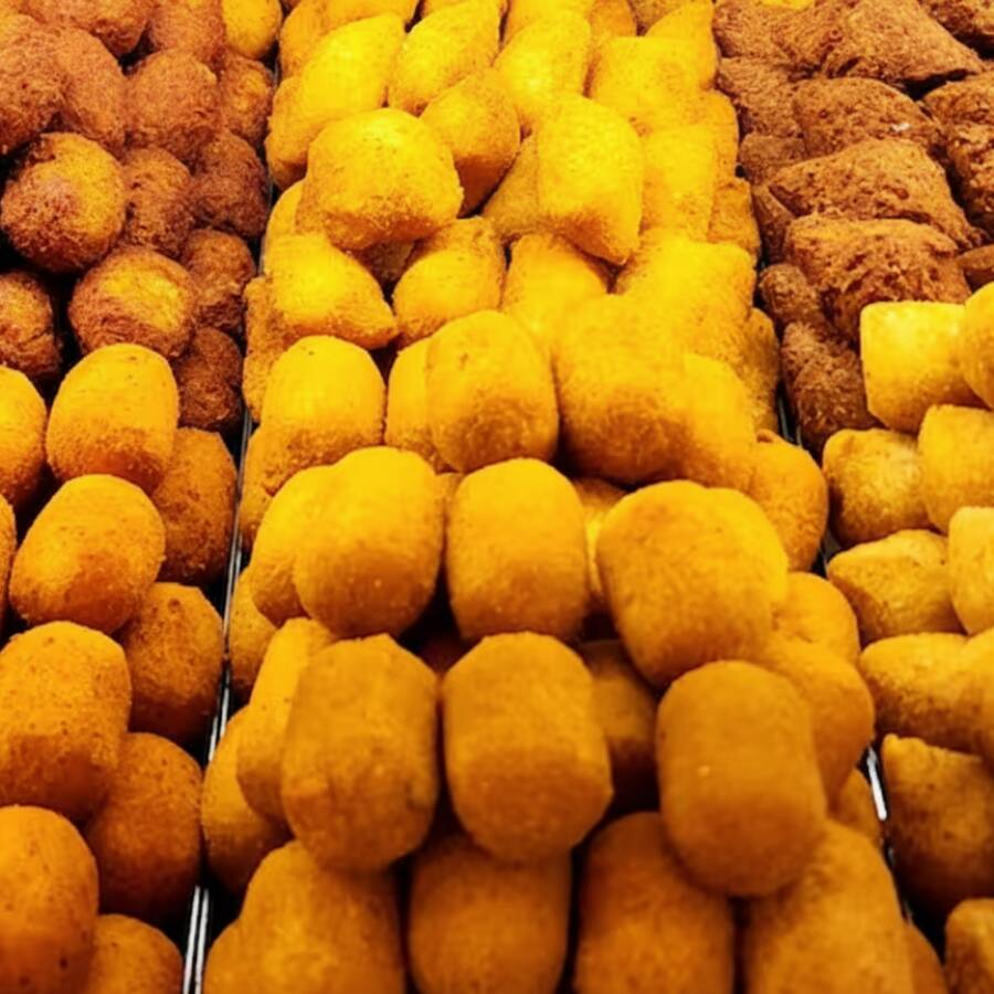 Bolinho de queijo, coxinha, bolinho de carne, kibe e croquete de carne