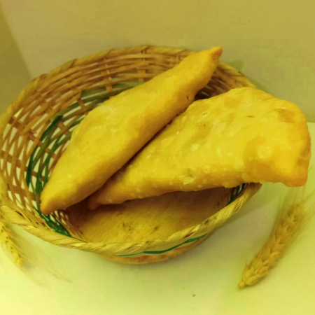 Pastel de Harina Relleno de Pollo