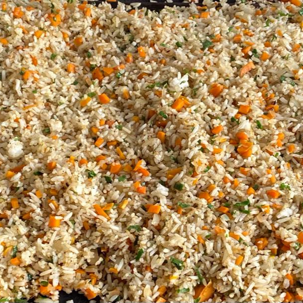 Combo Yakimeshi pollo y bebida