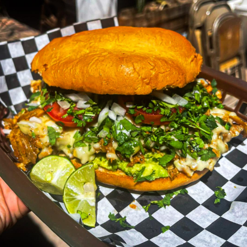 1 Torta de Pastor + Jamaica