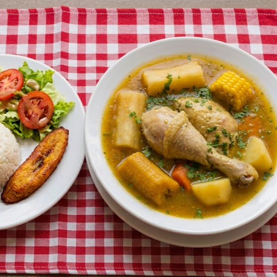Sancocho de pollo + Gaseosa 250 GRATIS