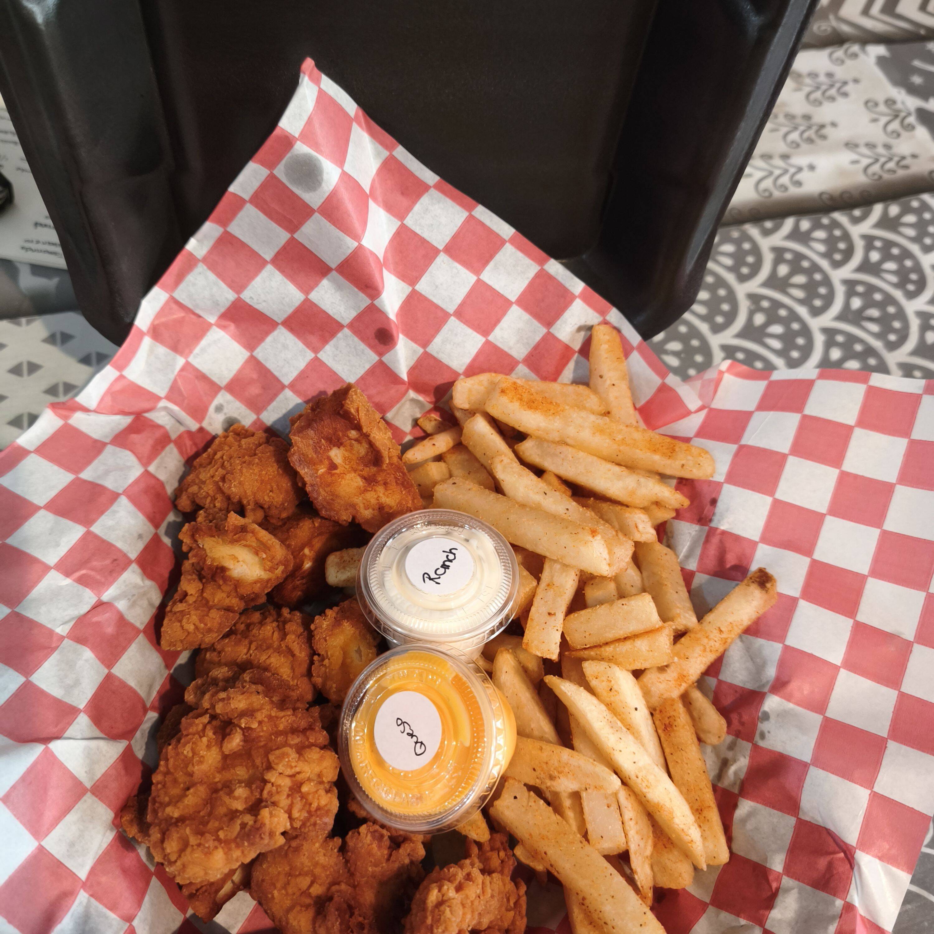 Boneless con Papas a la Francesa