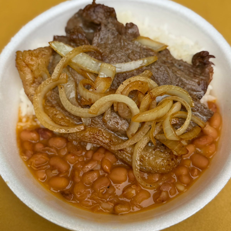 Arroz branco, feijão de caldo, Macarrão, bife acebolado
