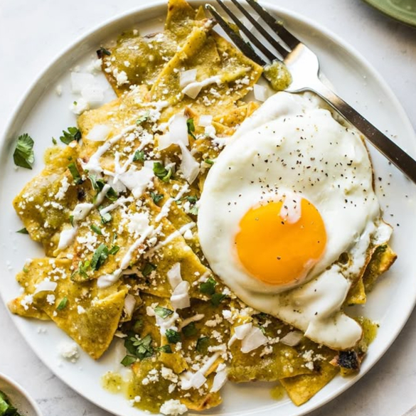 Chilaquiles Verdes con Huevo