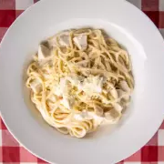 Pasta Alfredo con Pollo