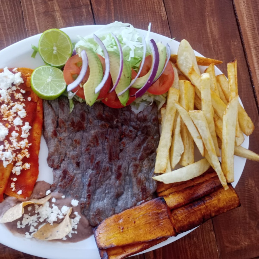 Tampiqueña:cecina, 4 enchiladas, papas a la fracsa