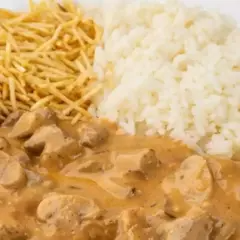 Arroz, Strogonoff de Frango e Batata Palha