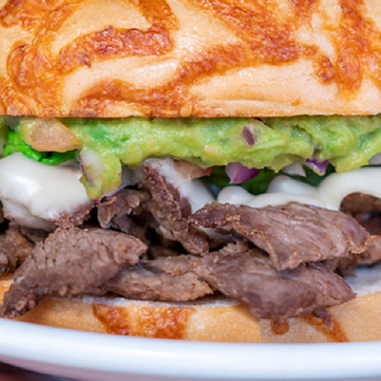 Bagel de carne asada