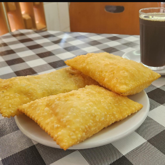 Será enviado 1 Calabresa com queijo , 1 Pastel Bauru, 1 queijo, Del vale Uva 290ml