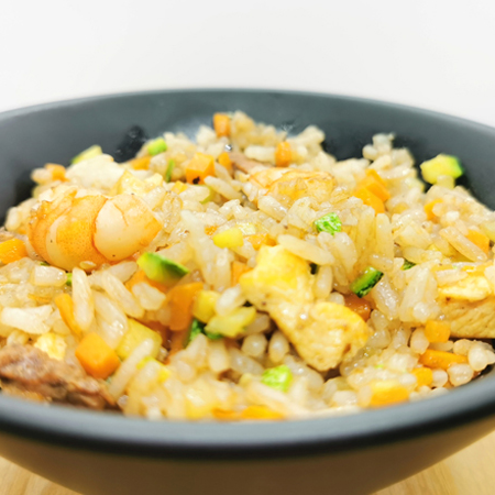 Combo Yakimeshi y Sushi