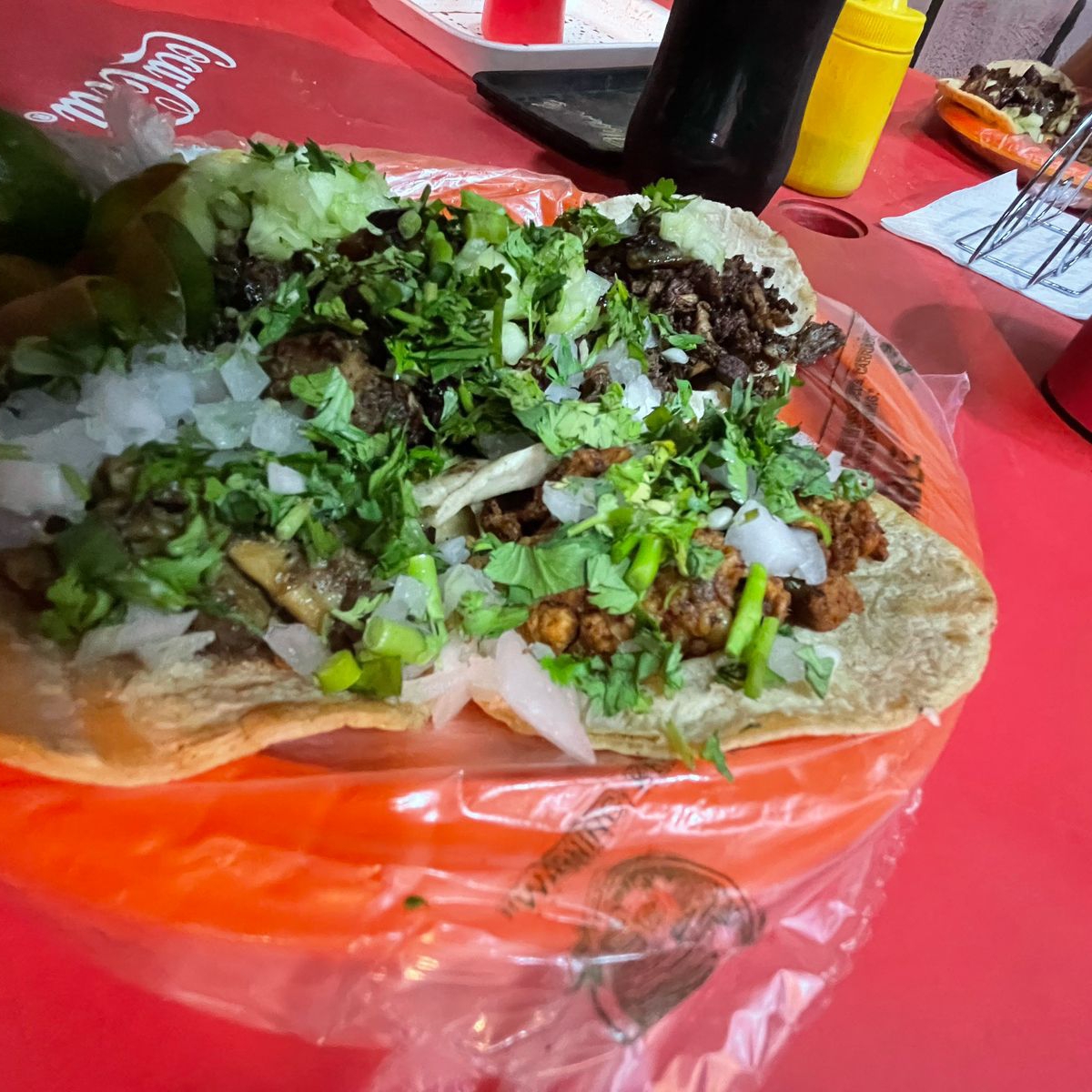 Pastor, Bisteck, Alambre Horden con 5 Tacos