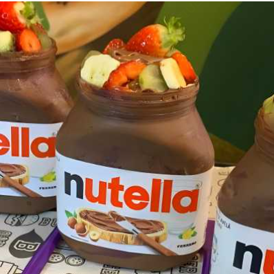Nutella, morango, tubetes e sonho de valsa