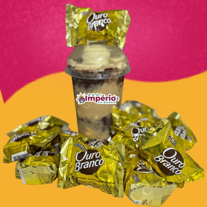 Açai batido, com delicioso creme de ouro branco em camadas irresistíveis! Finalizado com chantilly e bombom. Ideal para adoçar sua vida. ( copo 330 ml)