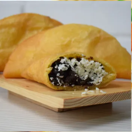 3 Empanadas Domino + Jugo Natural de Mora en Agua
