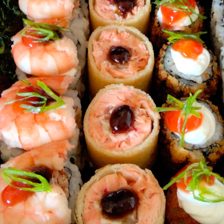 4 Joy de salmão maçaricado
4 Joy de camarão maçaricado
4 Hot Filadélfia
4 Shake couve
4 Uramaki grill
4 Uramaki EBI
4 Ebi especial
4 Hot rool