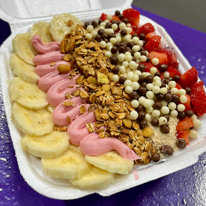 Creme especial da sua escolha , com duas frutas, três cereais, duas guloseimas e calda de sua preferência.
Aproximadamente 500g
(Todos os itens vão dentro do isopor, exceto os adicionais pagos).