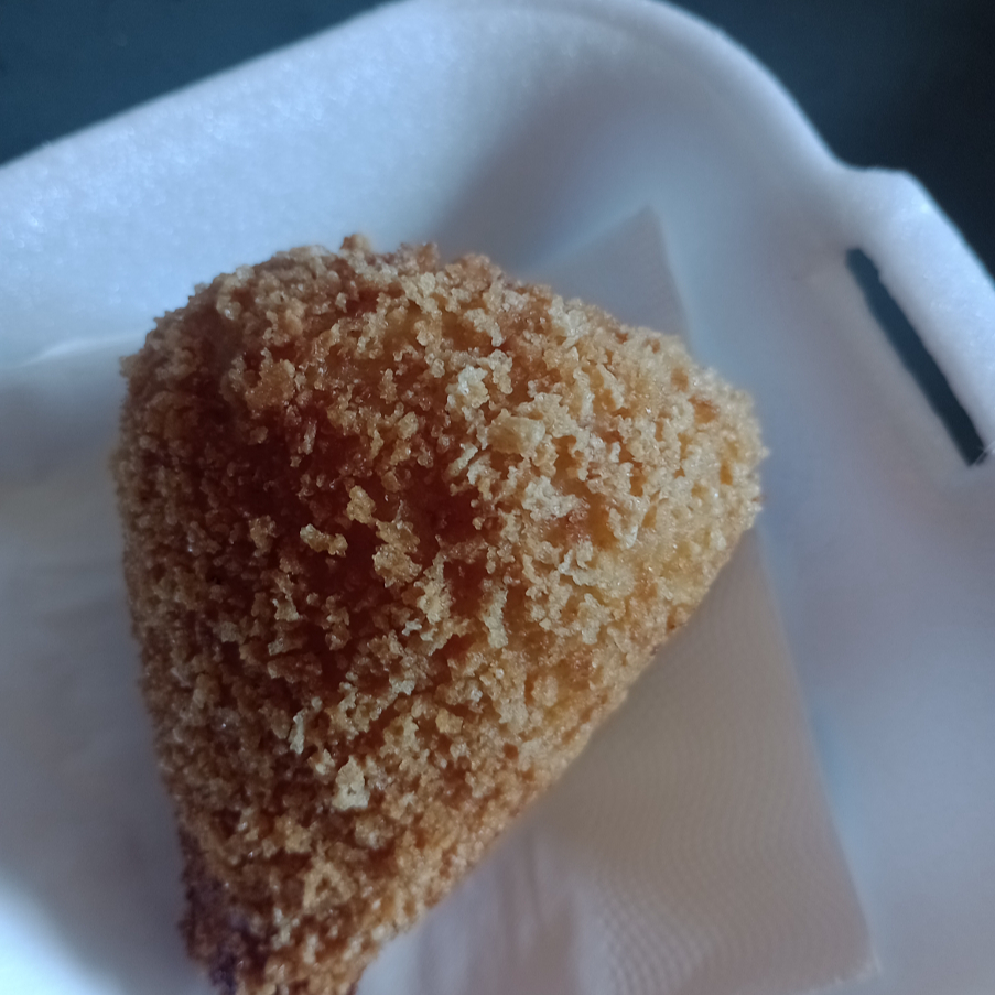 Massa caseira deliciosa passada na farinha farinha