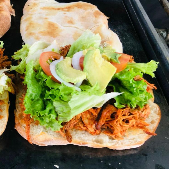 Torta de Pierna Adobada + Refresco