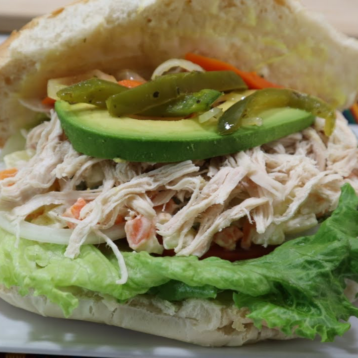 Sandwiches Pollo con Ensalada Rusa