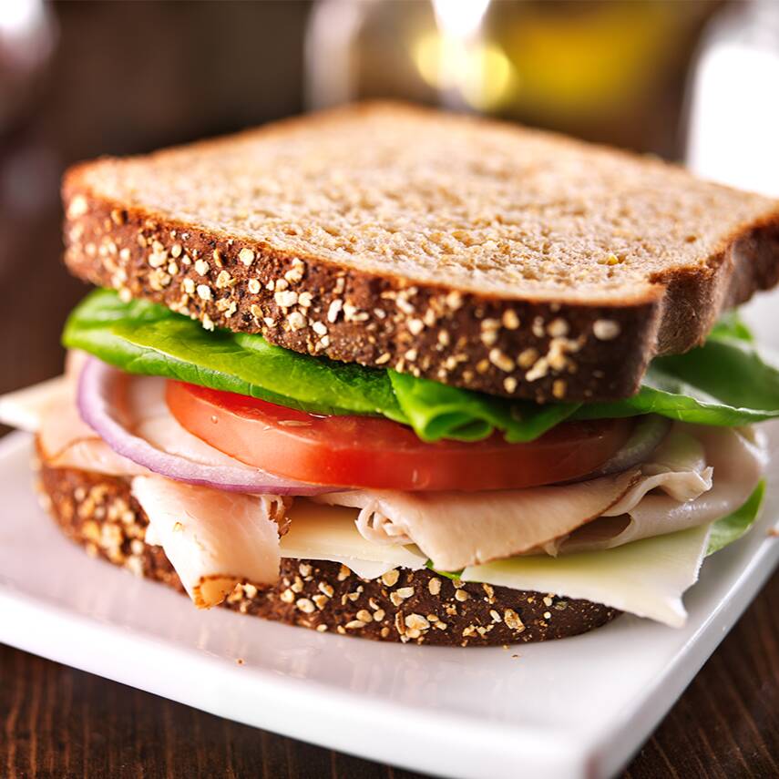 SANDWICH CON SALMON CON QUESO A ELEGIR