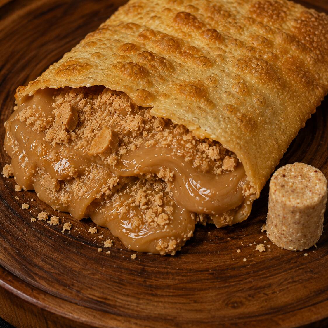 Polvilhado com açúcar e canela.