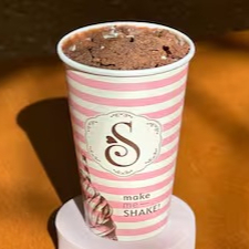 Sorvete de Ninho, brigadeiro belga e brownie.