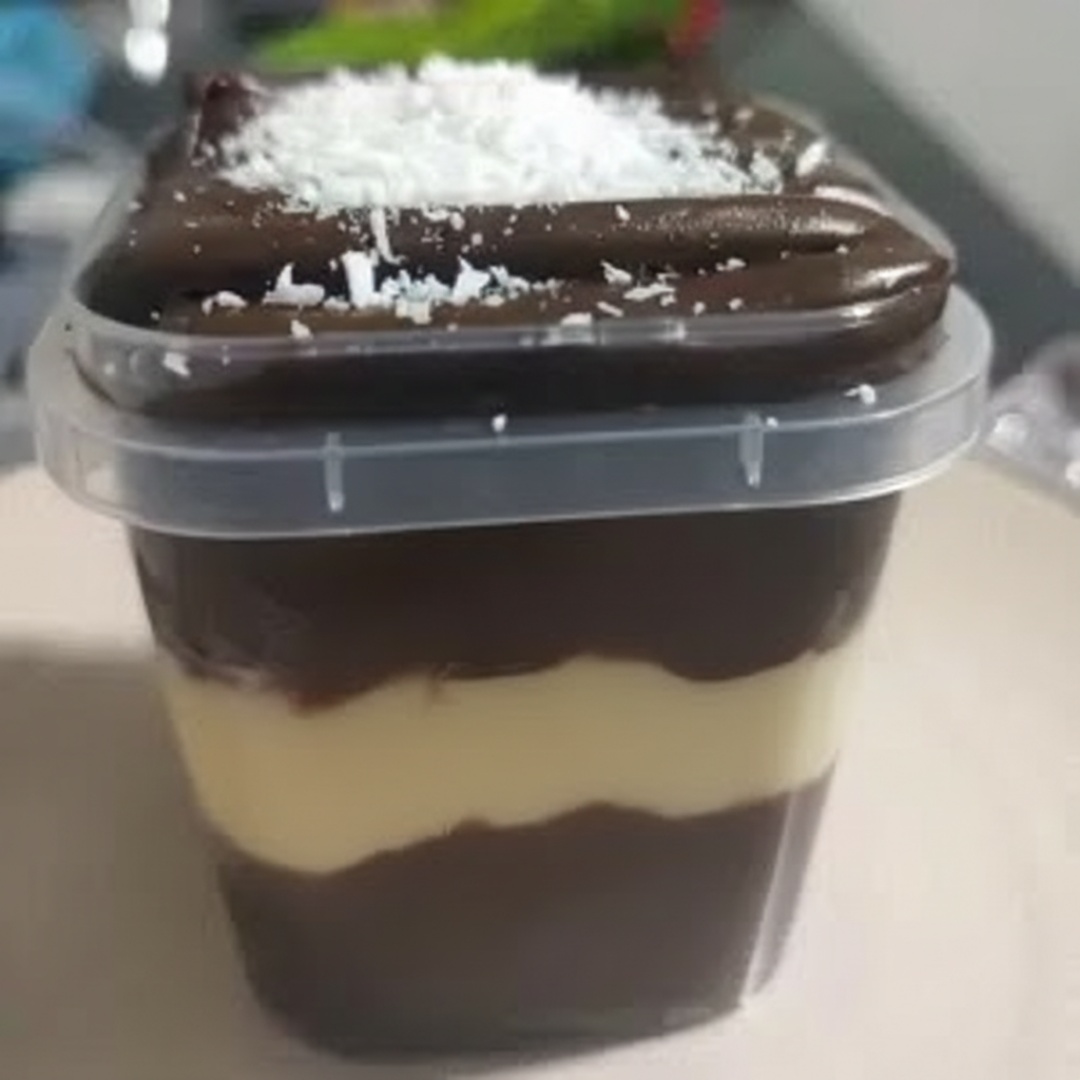 Brigadeiro cremoso de belga,coco cremoso,bolo de chocolate bem molhadinha