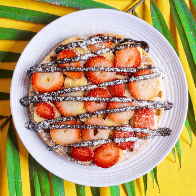 Waffle de Frutas y Salsas