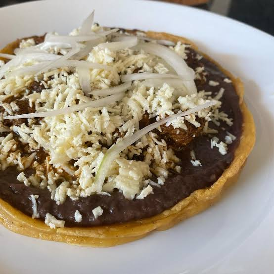 4 Picaditas de frijoles con pollo