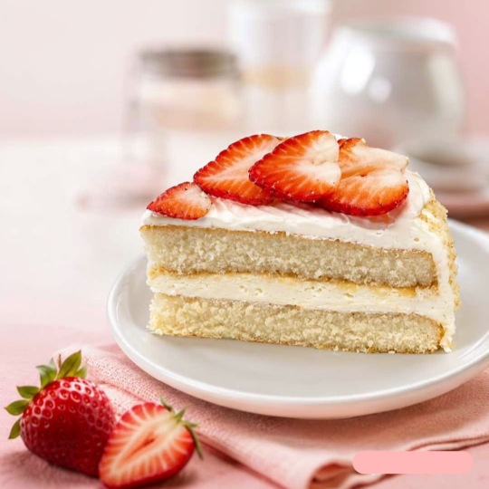 Rebanada de Pastel de Vainilla Decorado