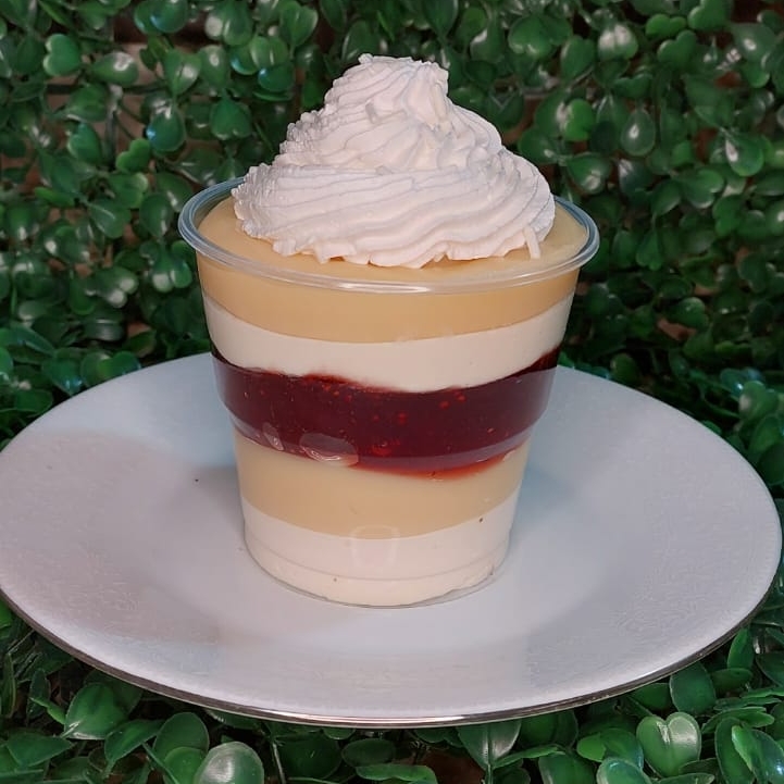 Creme de ninho, brigadeiro de ninho e geleia de morangos