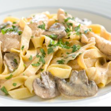 Pasta con Pollo y Champiñones.