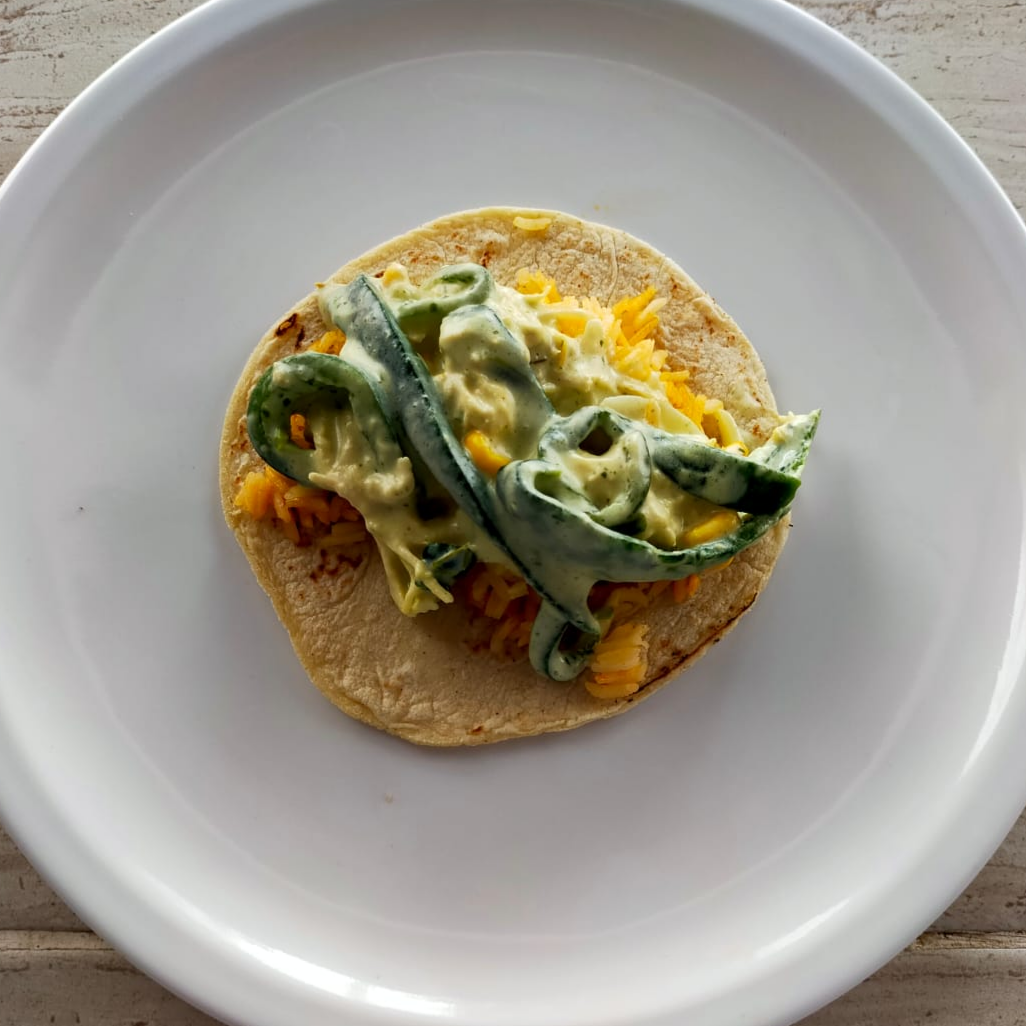Taco de Rajas con Crema y Pollo