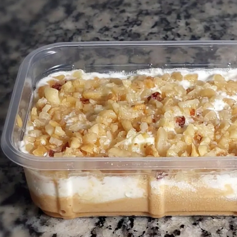 Como o próprio nome sugere, Torrão (fragmento) do Céu é um doce que une creme de leite, amendoim, biscoito de maisena e doce de leite, algumas paixões brasileiras, e, é um doce que será uma explosão de sentimentos ao saboreá-lo.