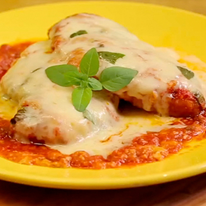 1 porção de filezinho a parmegiana 1 marmita M arroz 1 marmita P feijão acompanha batata frita serve de 2 a 3 pessoas.