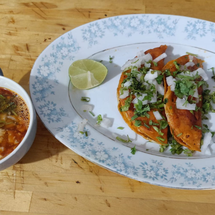 Dos Tacos Dorados+ Agua de 1l + Consome