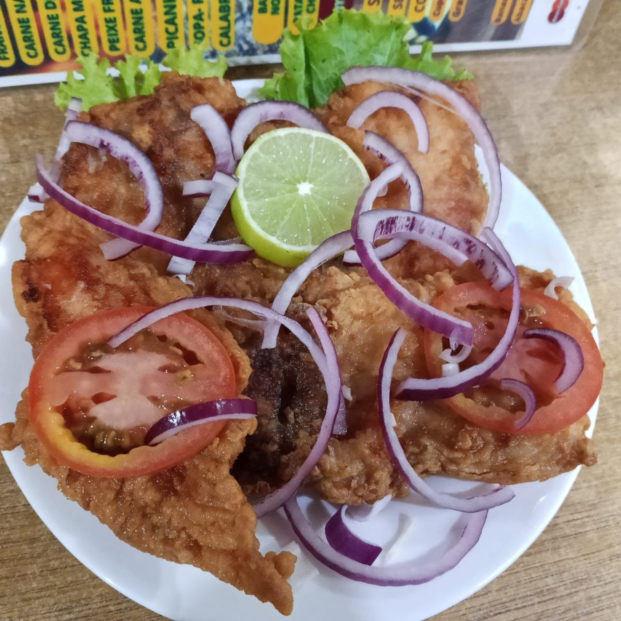 Acompanha Arroz, feijoada, macarrão, salada e farofa